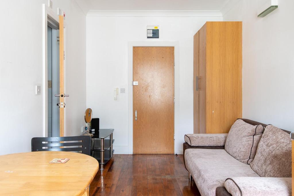 London Central Studio Екстериор снимка